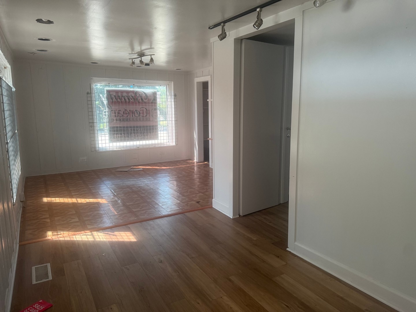 231 N Milwaukee Avenue Property Photo 5