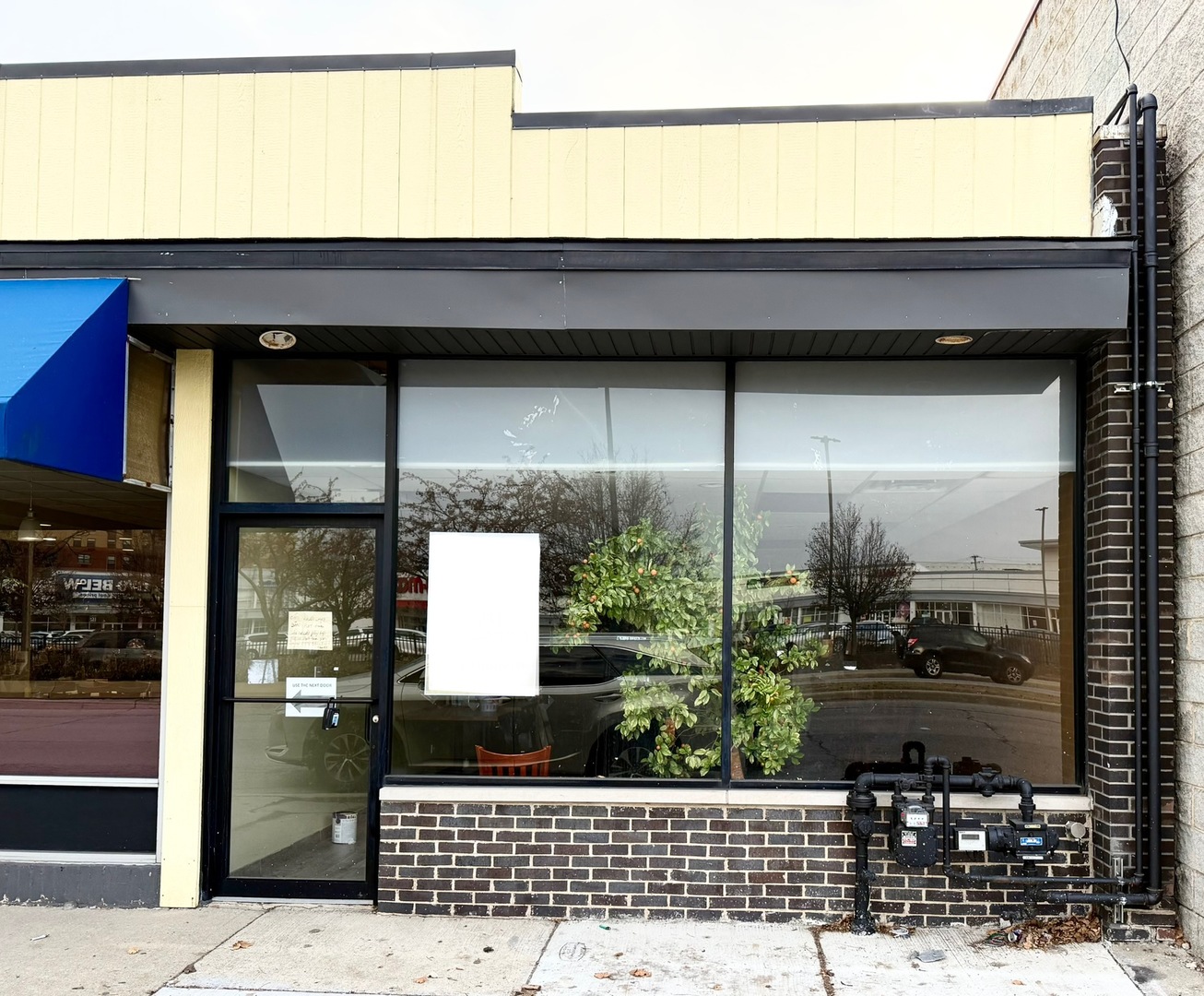 6152 N Lincoln Avenue Property Photo 1