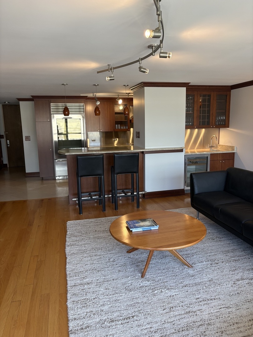 201 E Chestnut Street 22c Property Photo 9