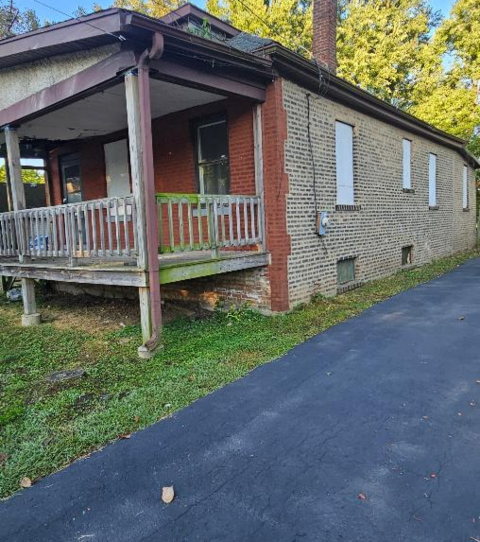 14946 Perry Avenue Property Photo 3