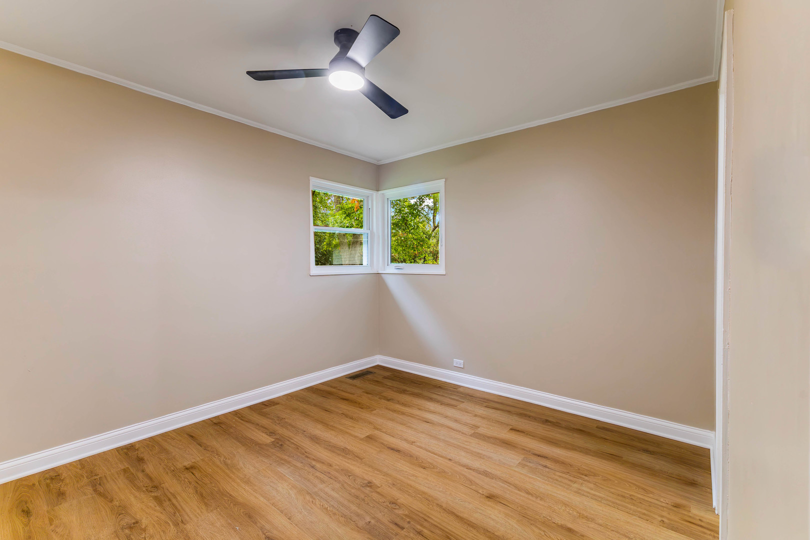 574 Lakewood Boulevard Property Photo 13