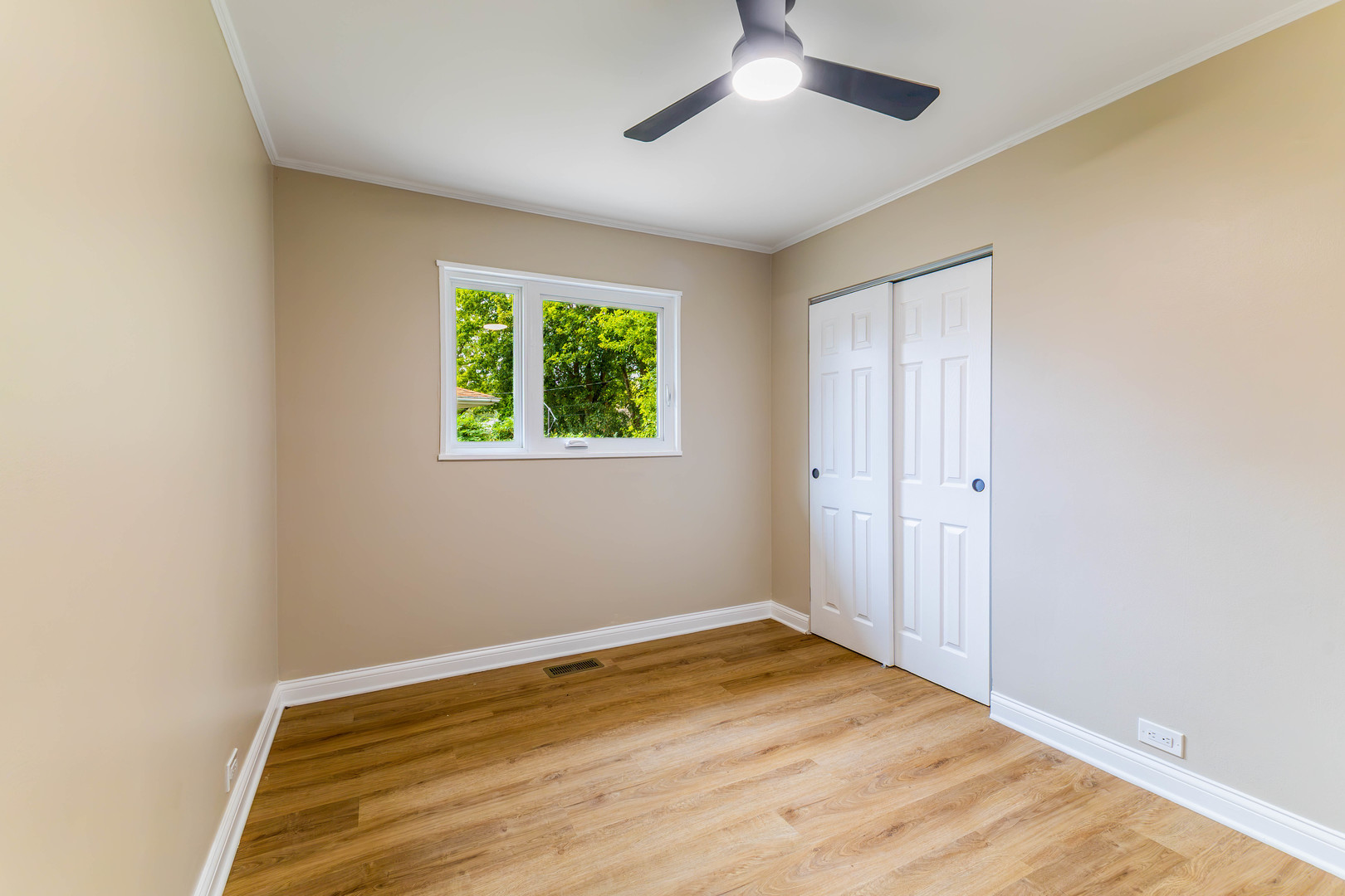 574 Lakewood Boulevard Property Photo 15