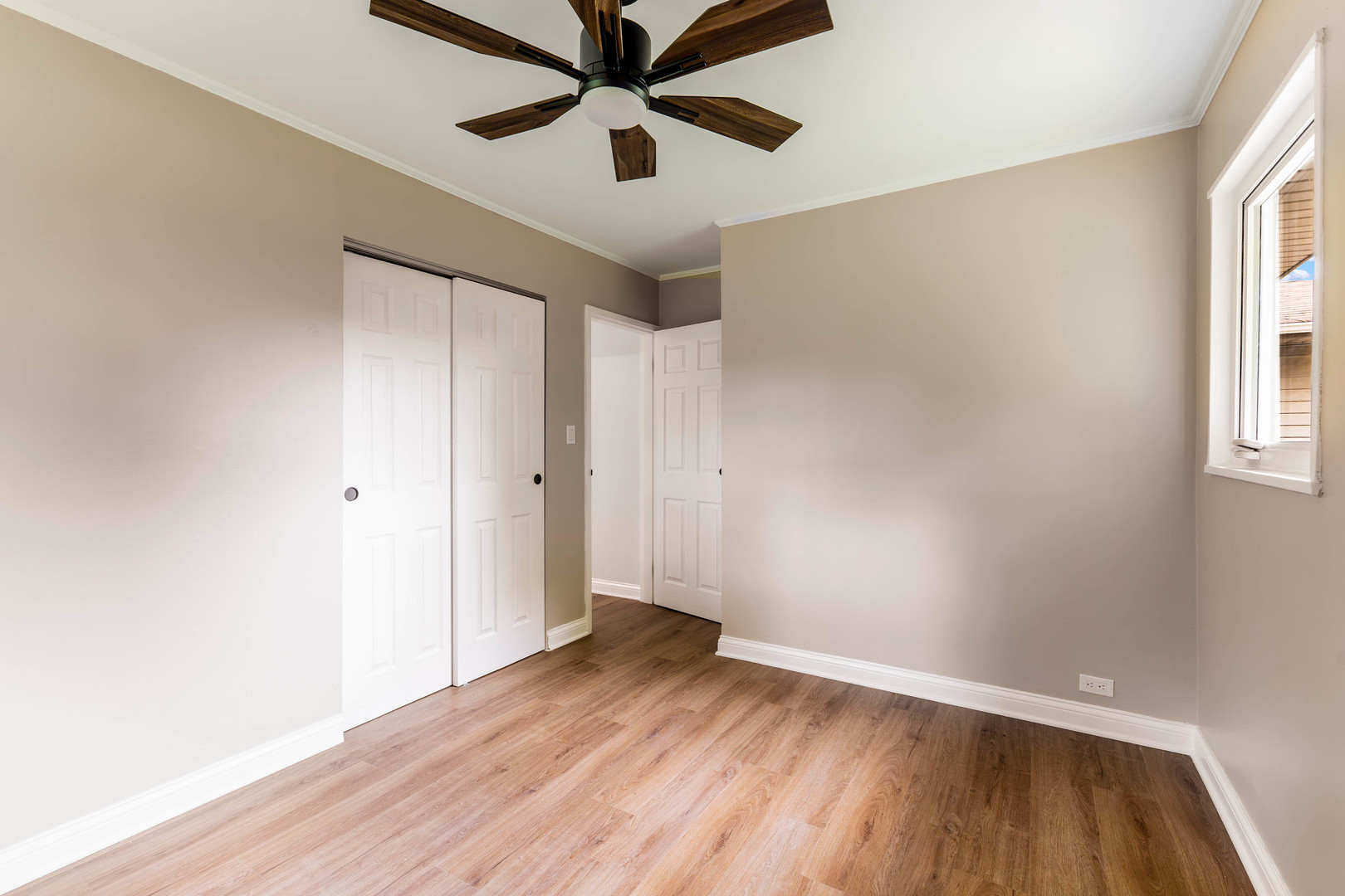 574 Lakewood Boulevard Property Photo 18