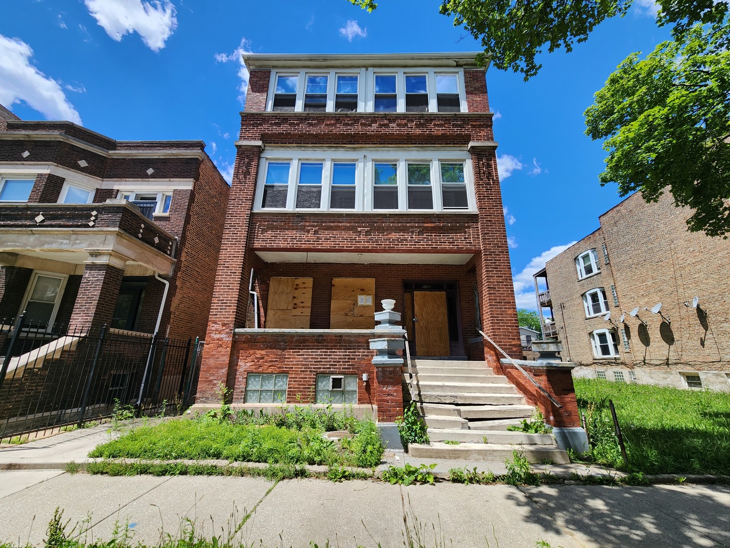 6146 S Vernon Avenue Property Photo 1