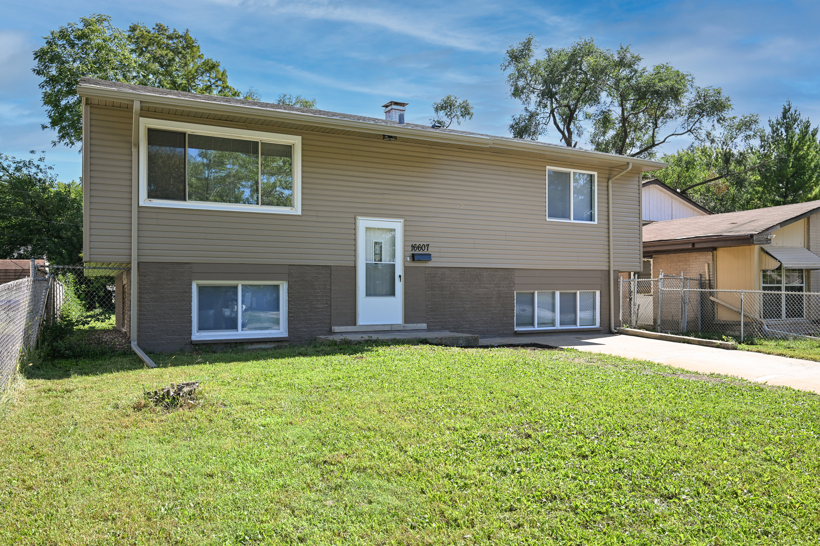 16607 Paulina Street Property Photo 1
