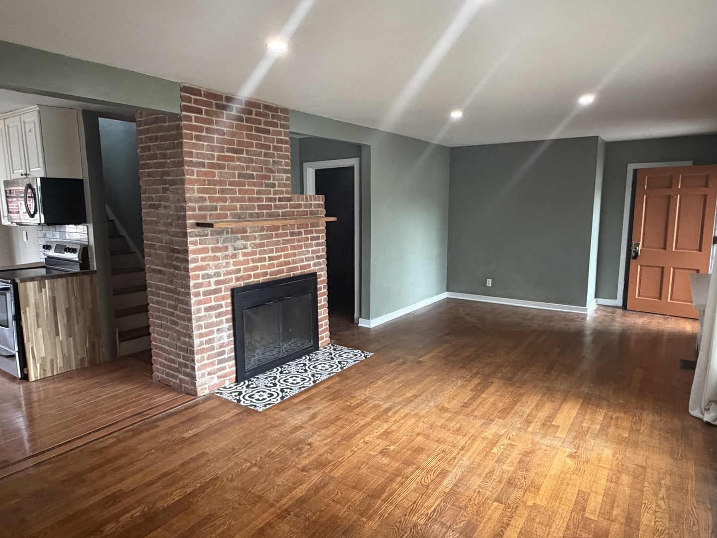 125 S Onstott Avenue Property Photo 8
