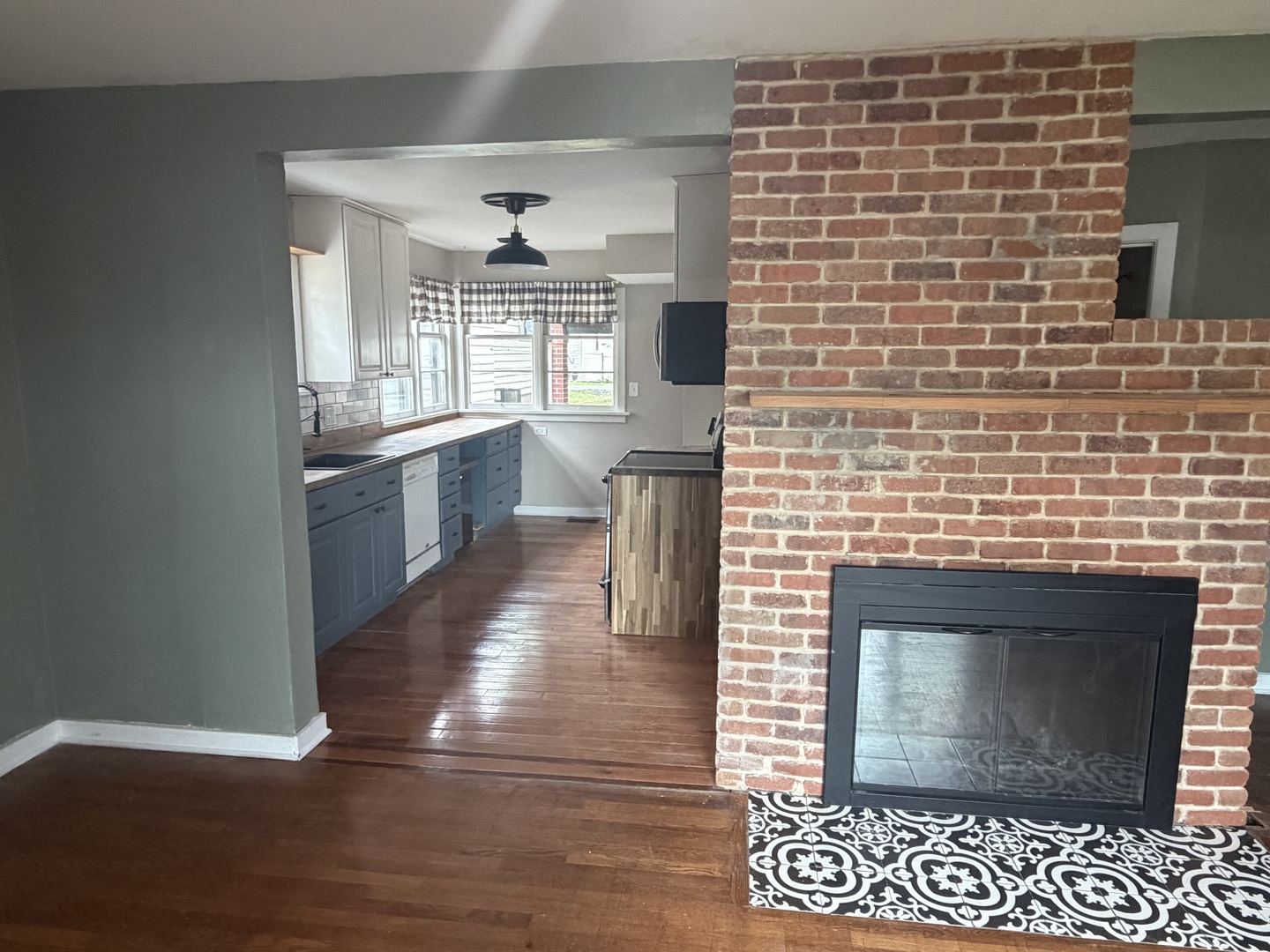 125 S Onstott Avenue Property Photo 9