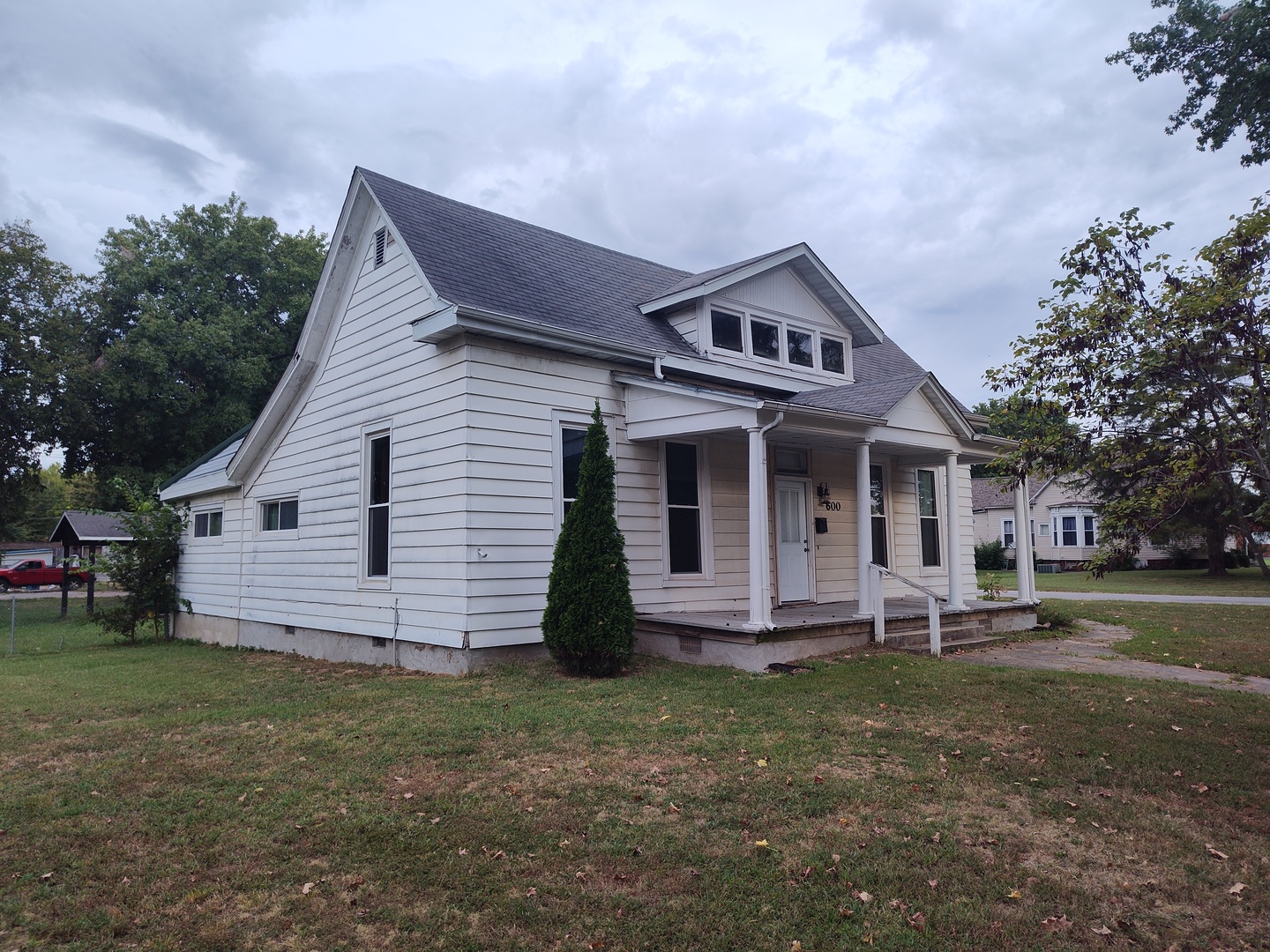 600 S Washington Street Property Photo 2
