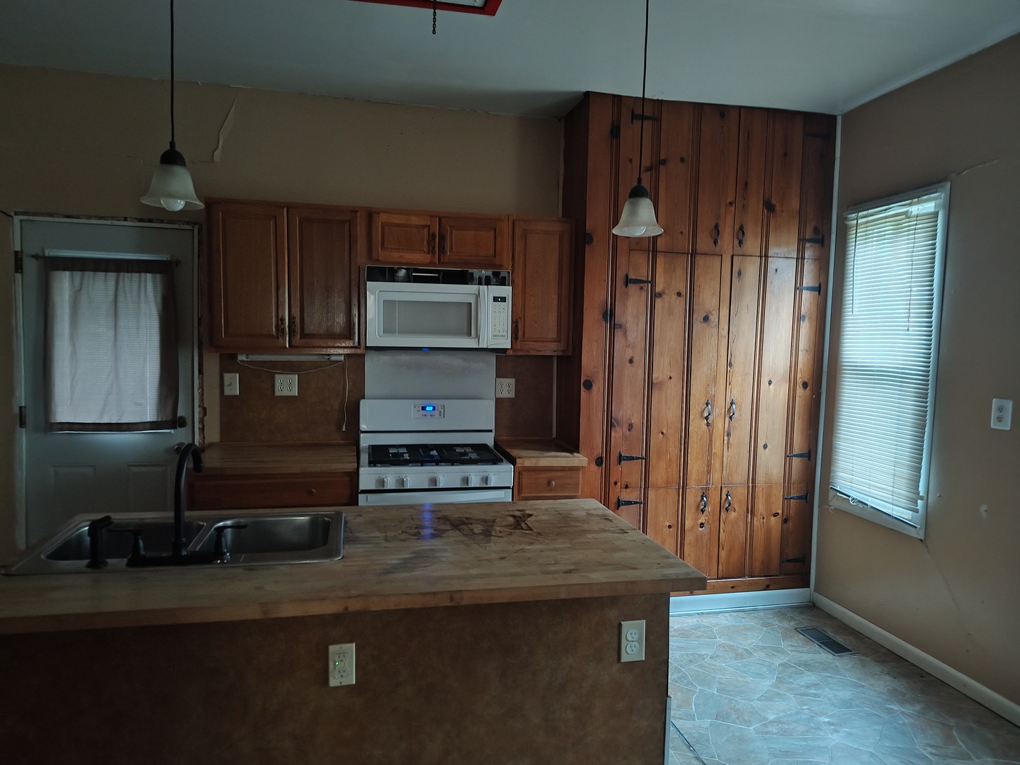 600 S Washington Street Property Photo 16