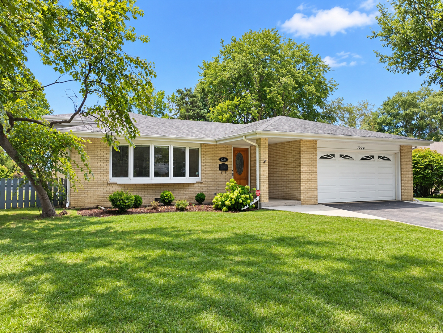 1224 W Sunset Road Property Photo 1