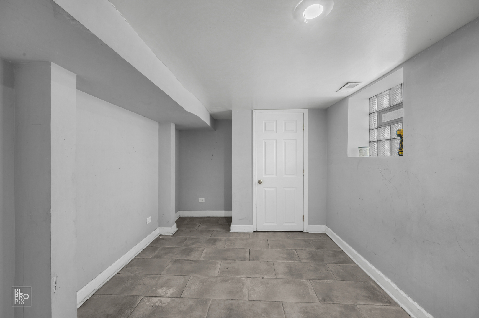 9050 S Ellis Avenue Property Photo 15