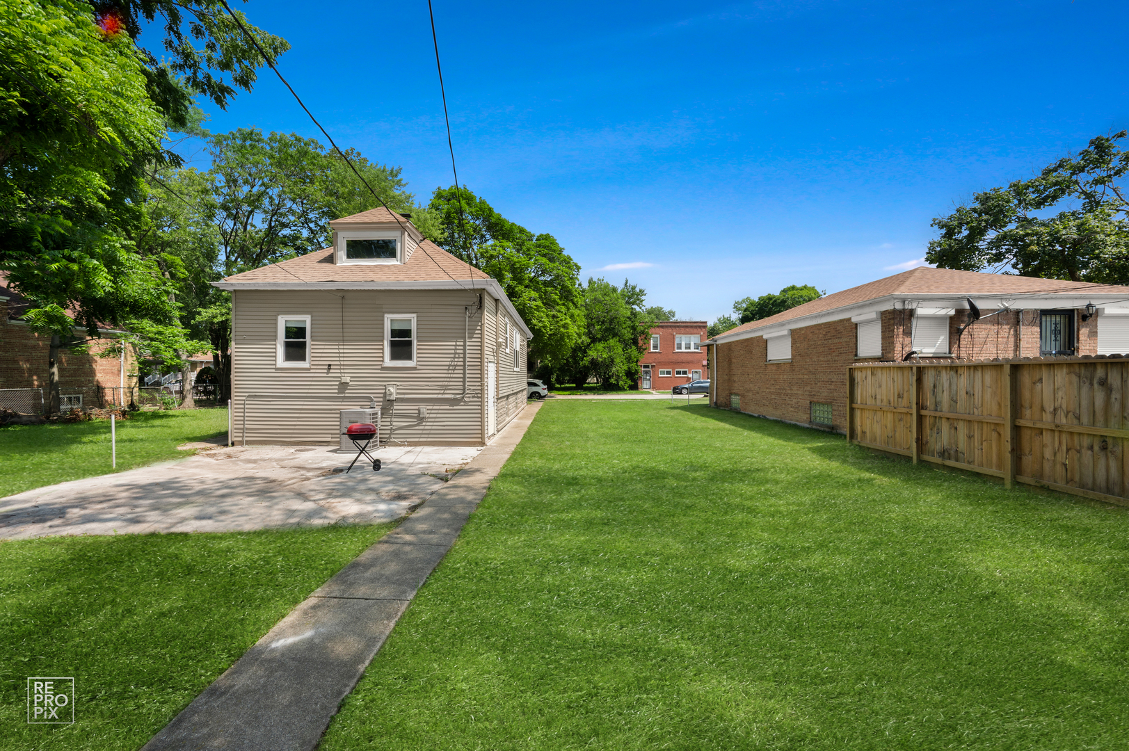 9050 S Ellis Avenue Property Photo 16