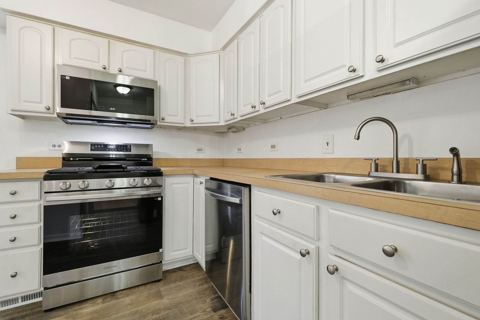 1174 E 53rd Street Property Photo 7