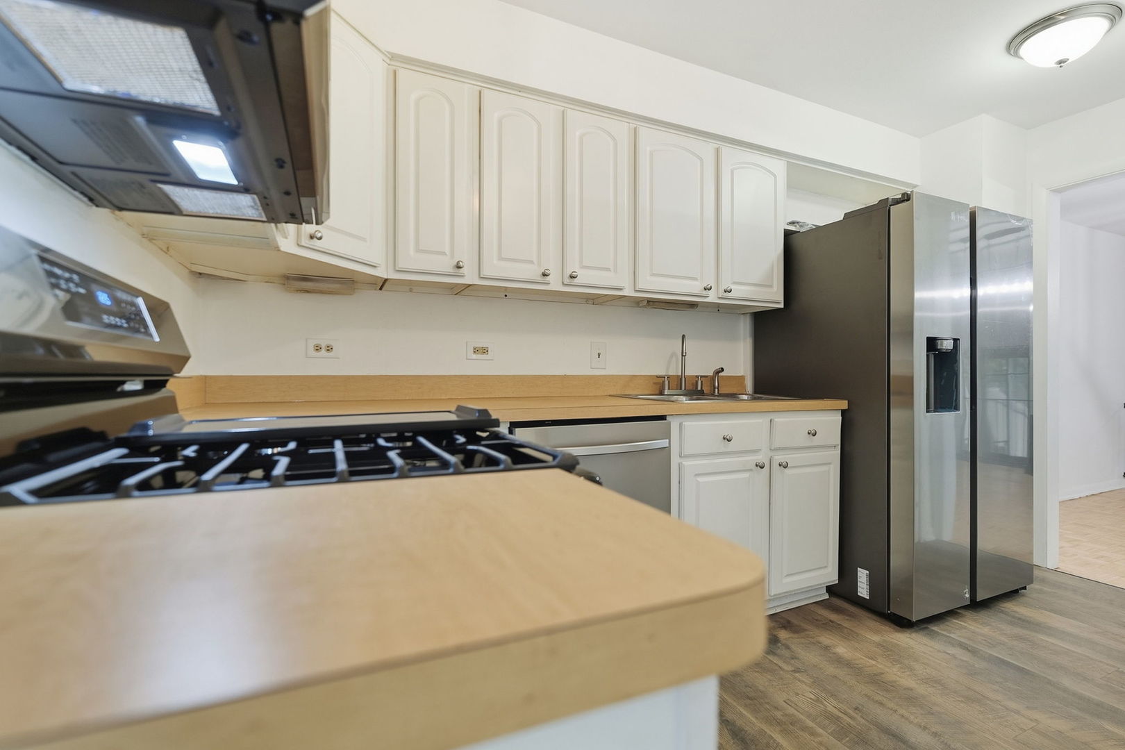 1174 E 53rd Street Property Photo 8