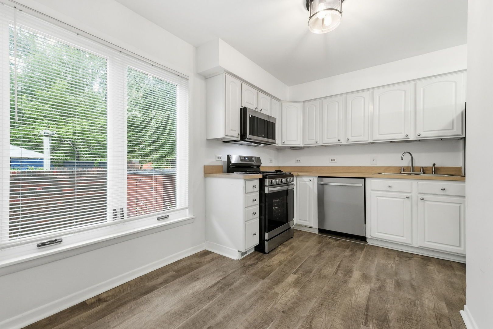 1174 E 53rd Street Property Photo 9