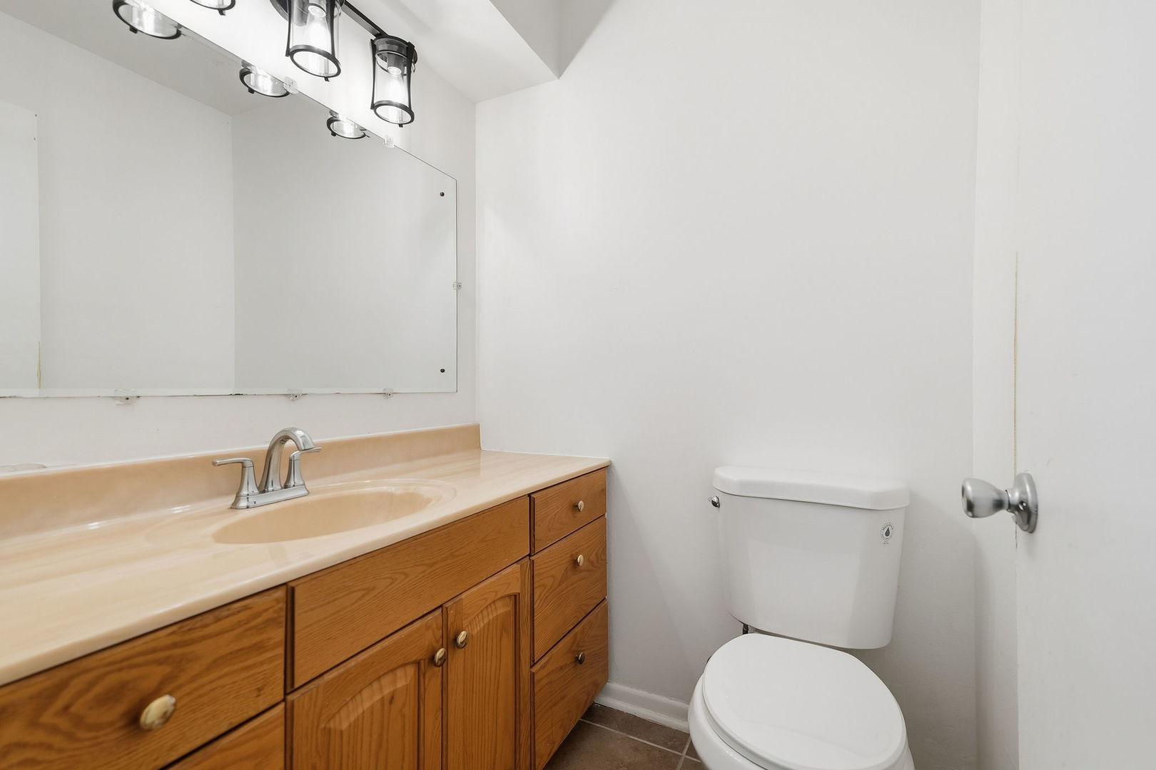 1174 E 53rd Street Property Photo 10
