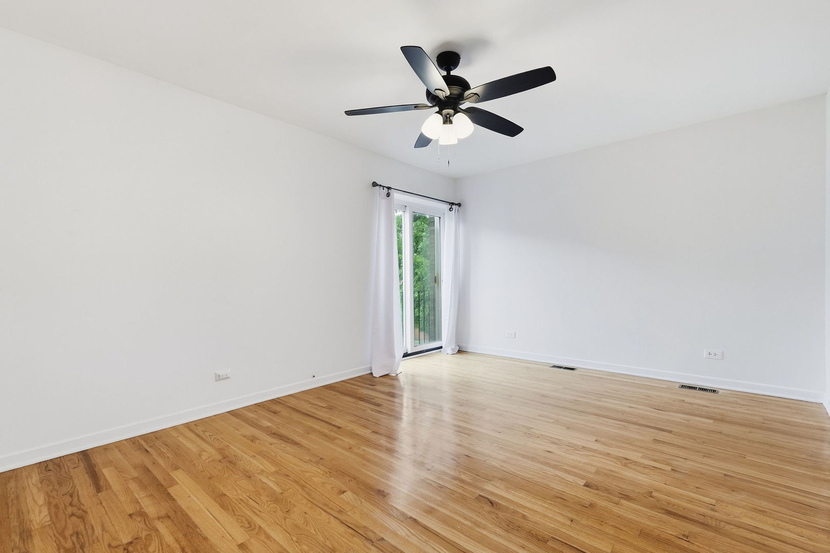 1174 E 53rd Street Property Photo 12