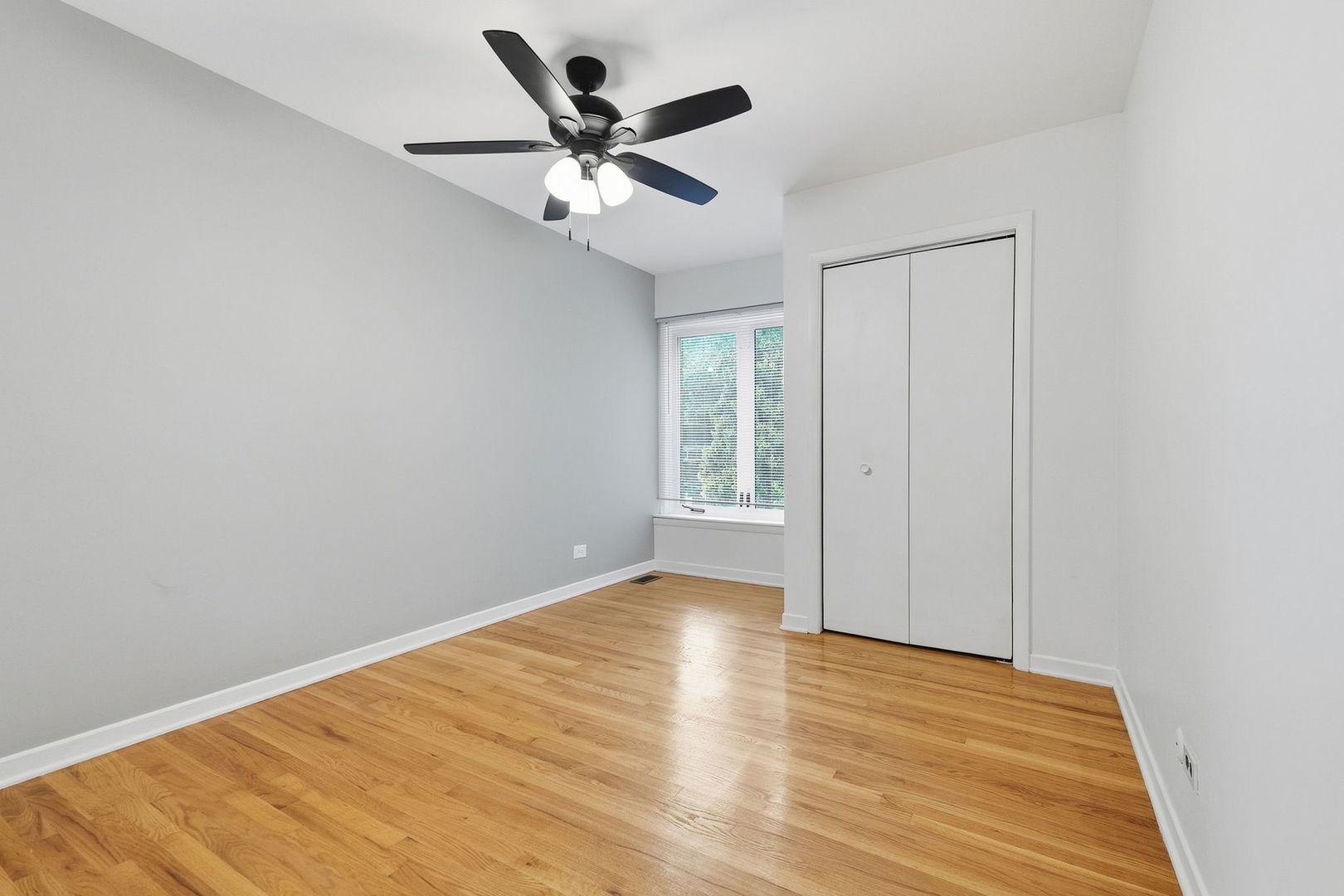 1174 E 53rd Street Property Photo 15