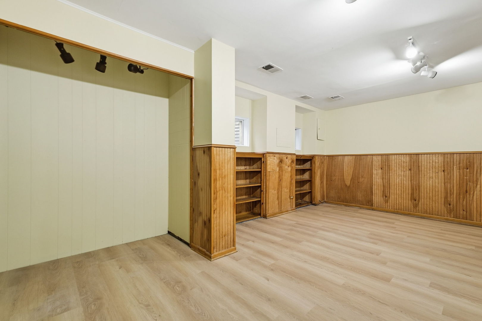 1174 E 53rd Street Property Photo 19