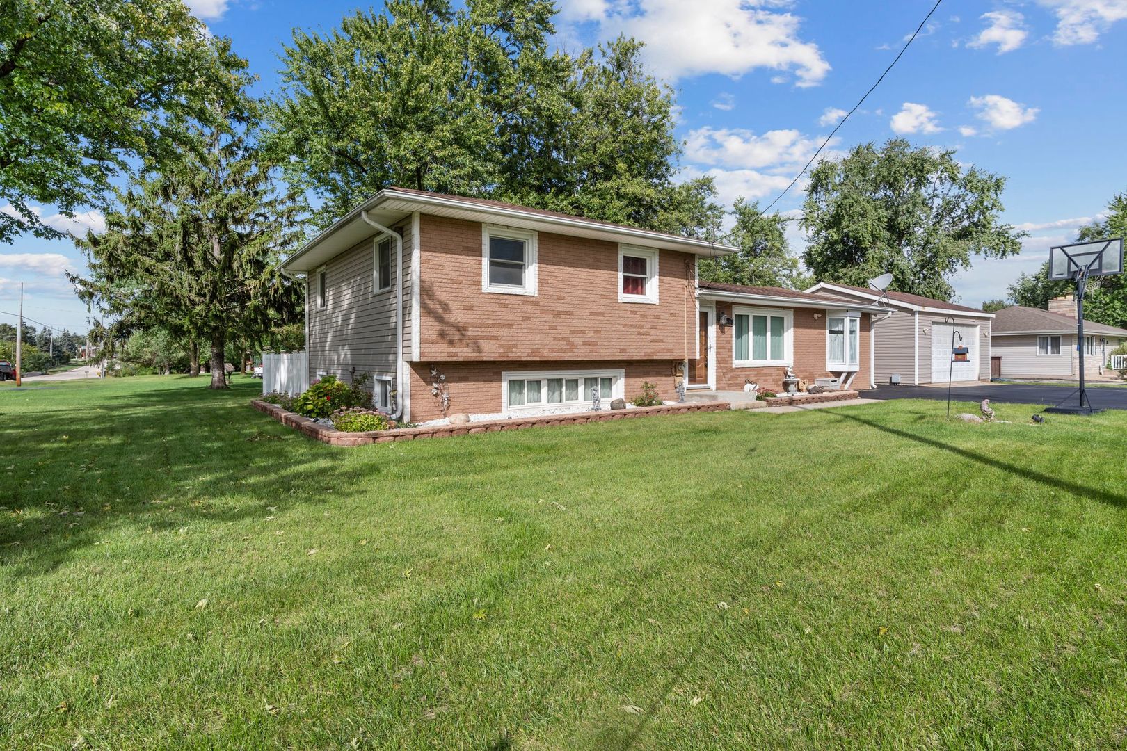 960 Becker Lane Property Photo 4