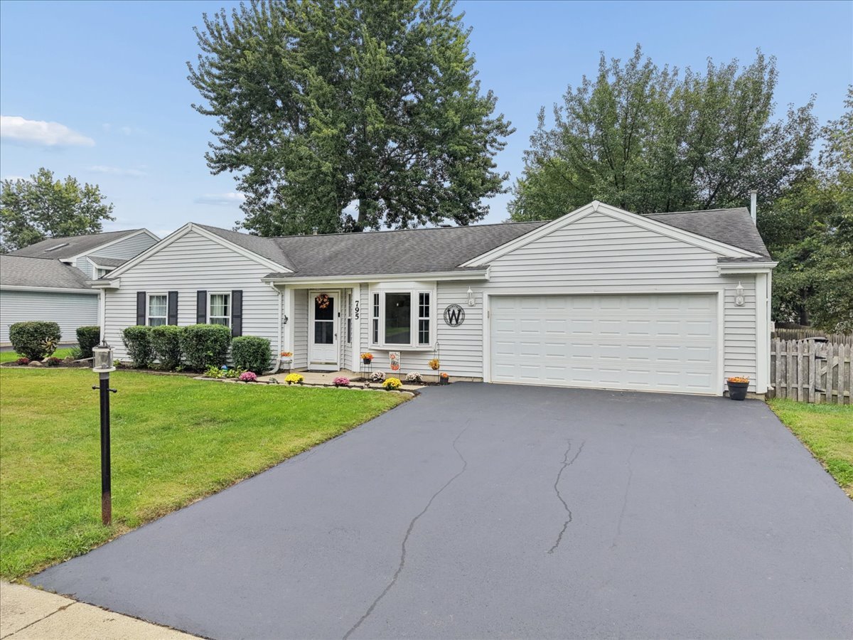 795 Newport Drive Property Photo 1