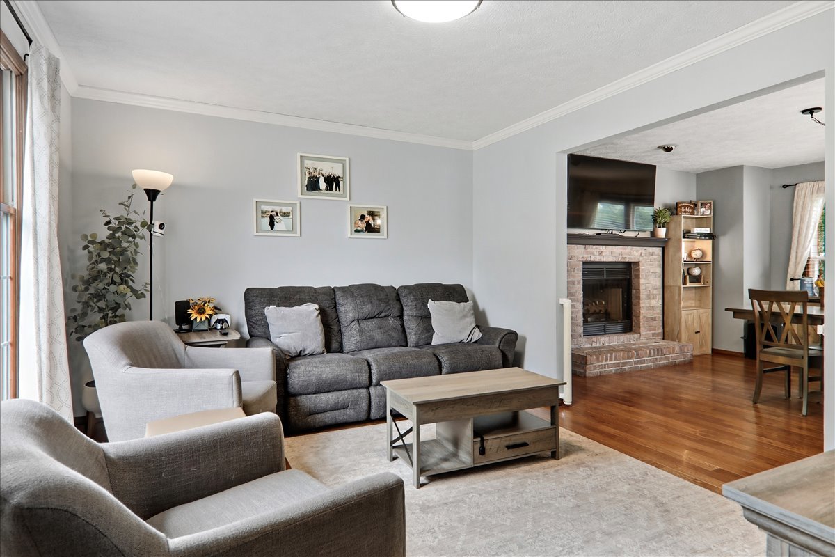 2805 Rocksbury Drive Property Photo 2
