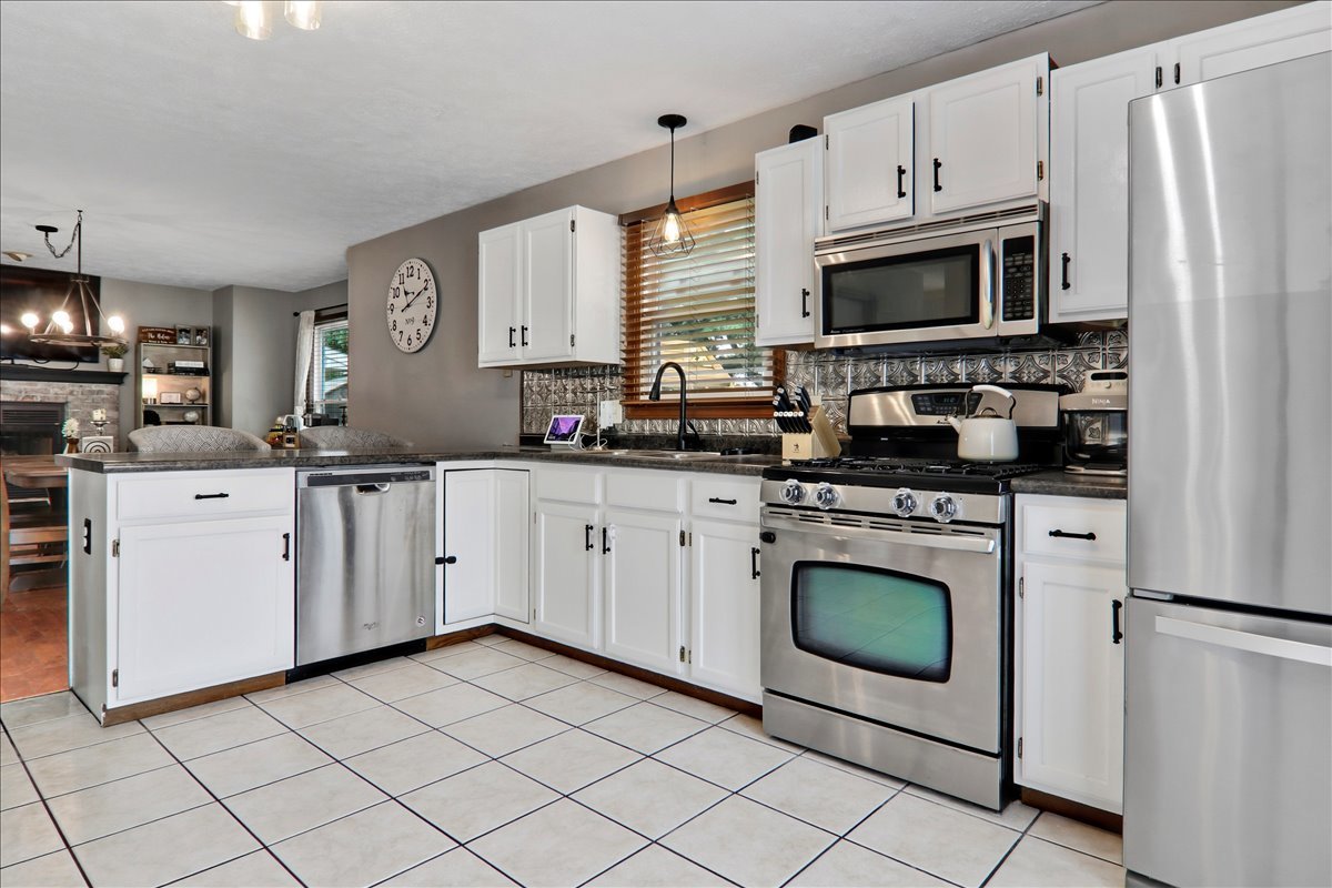 2805 Rocksbury Drive Property Photo 8