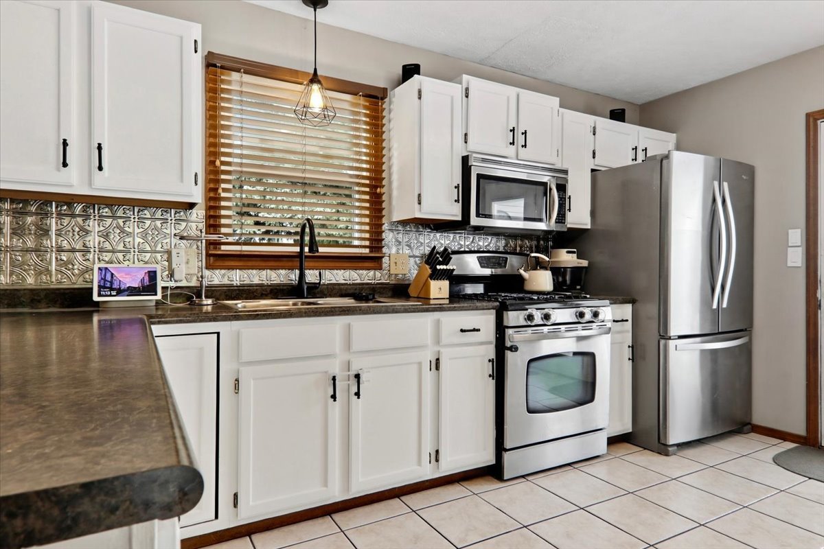 2805 Rocksbury Drive Property Photo 9