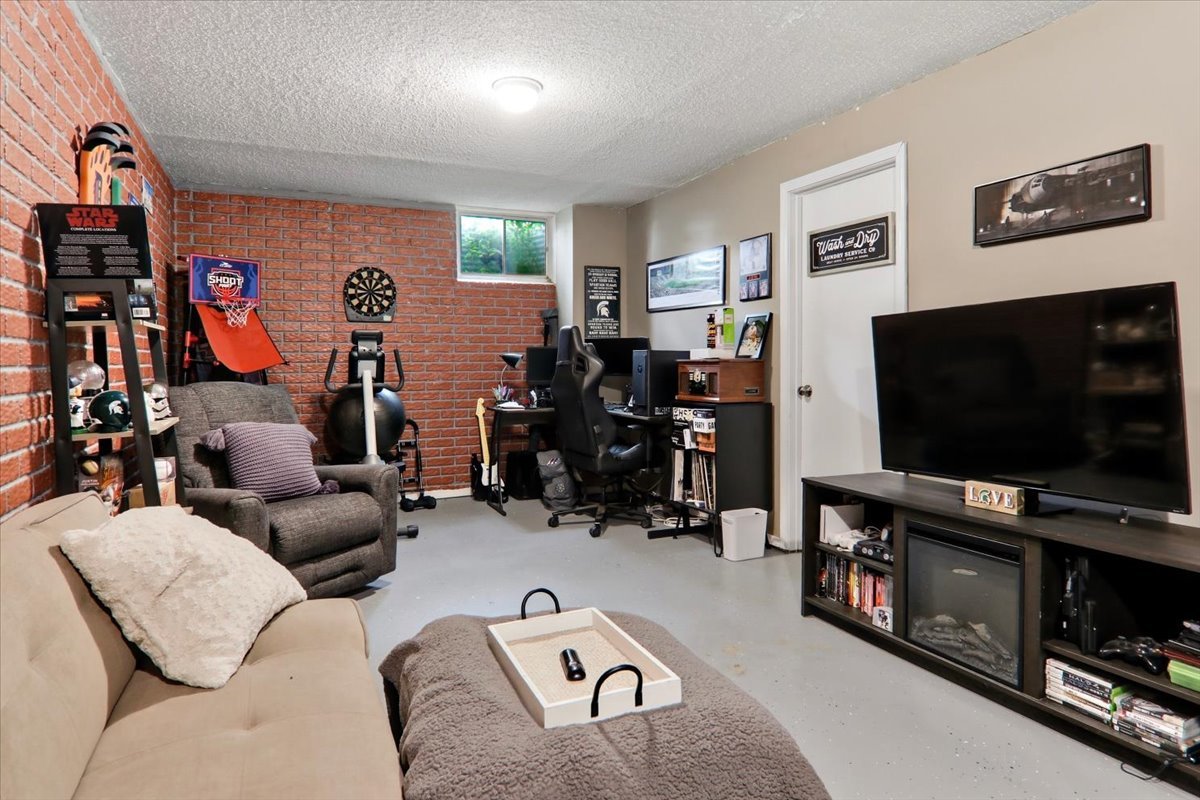 2805 Rocksbury Drive Property Photo 20