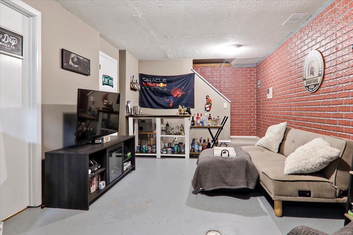 2805 Rocksbury Drive Property Photo 21
