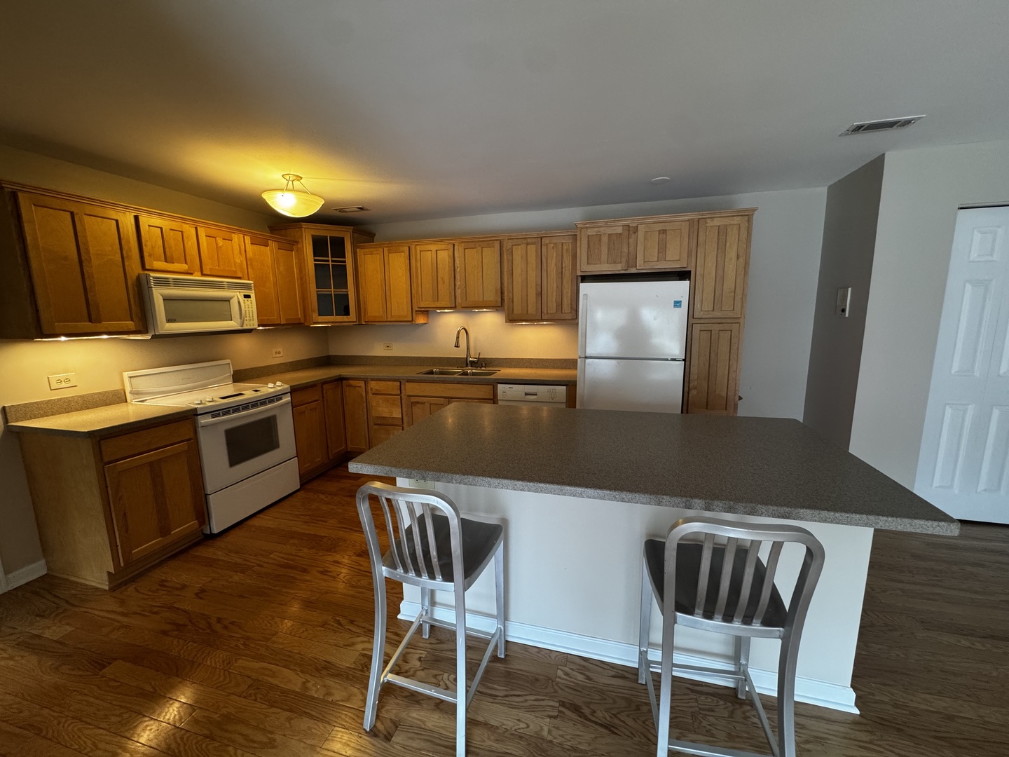10338 Parkside Avenue 16 Property Photo 2