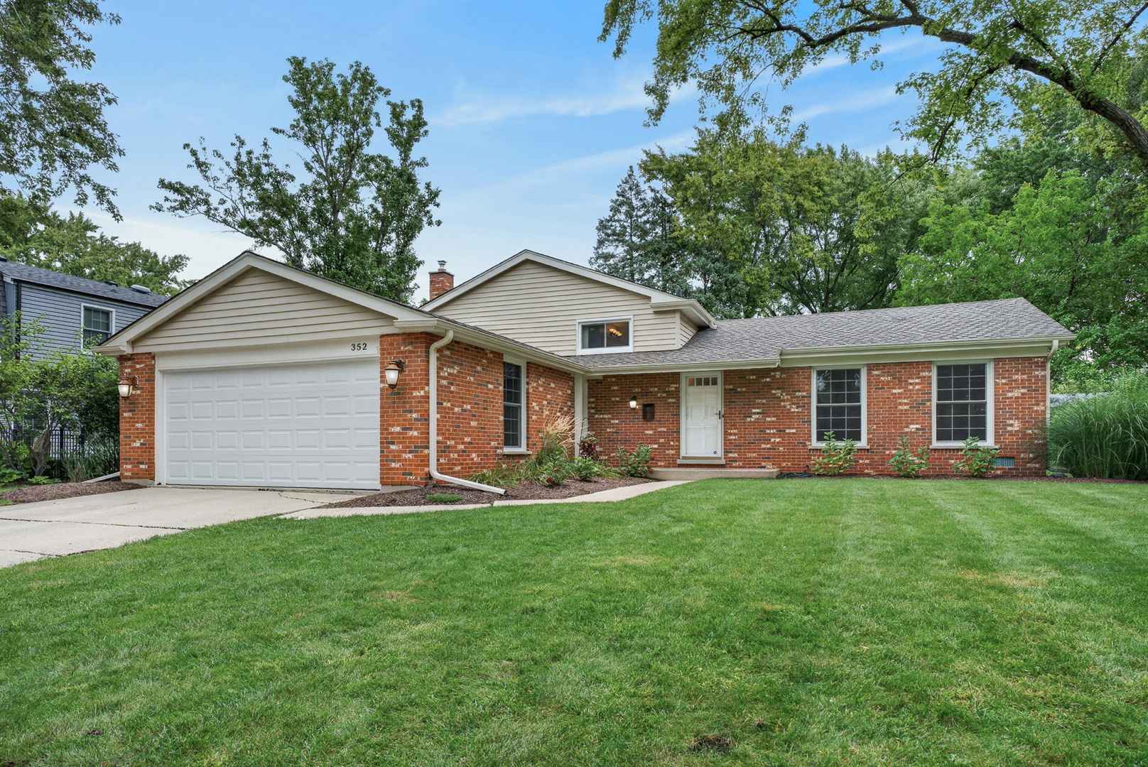 352 Berry Drive Property Photo 1