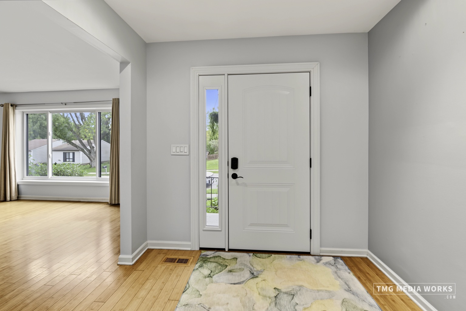466 Laura Court Property Photo 3