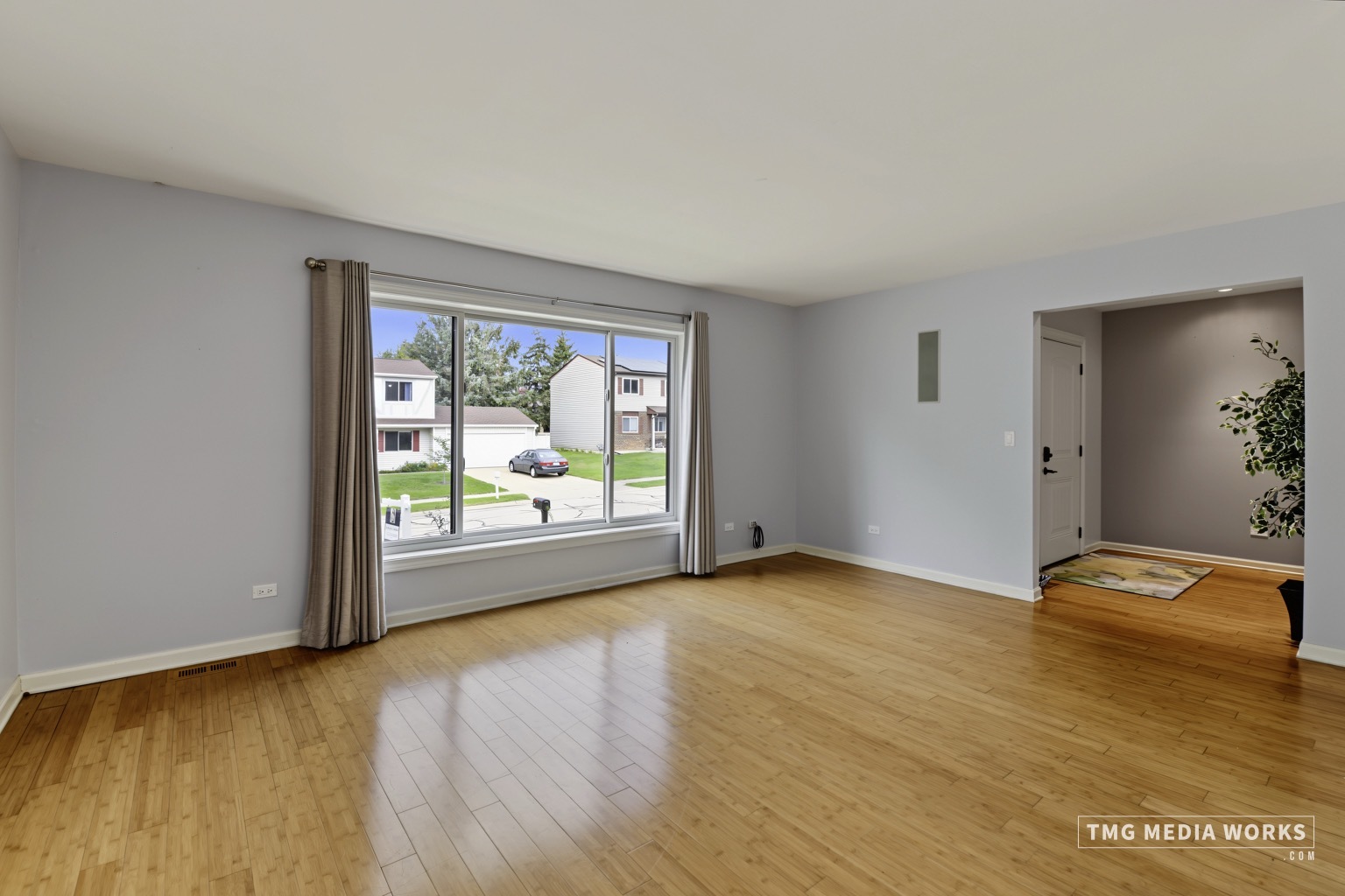 466 Laura Court Property Photo 4