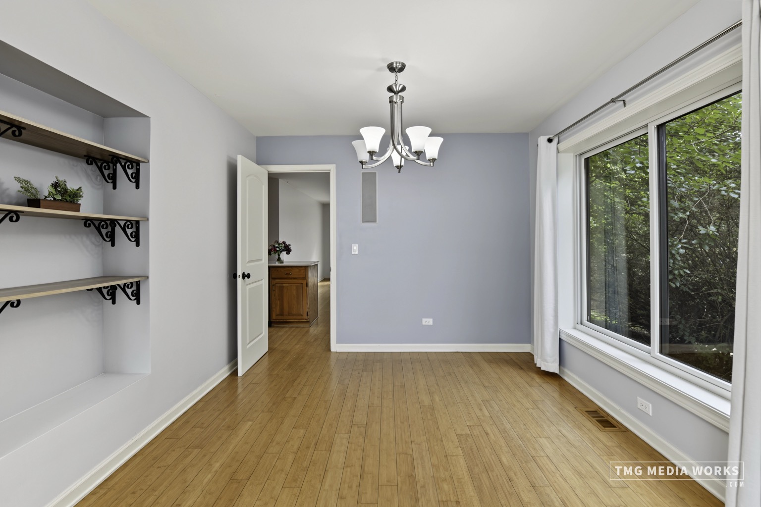 466 Laura Court Property Photo 8