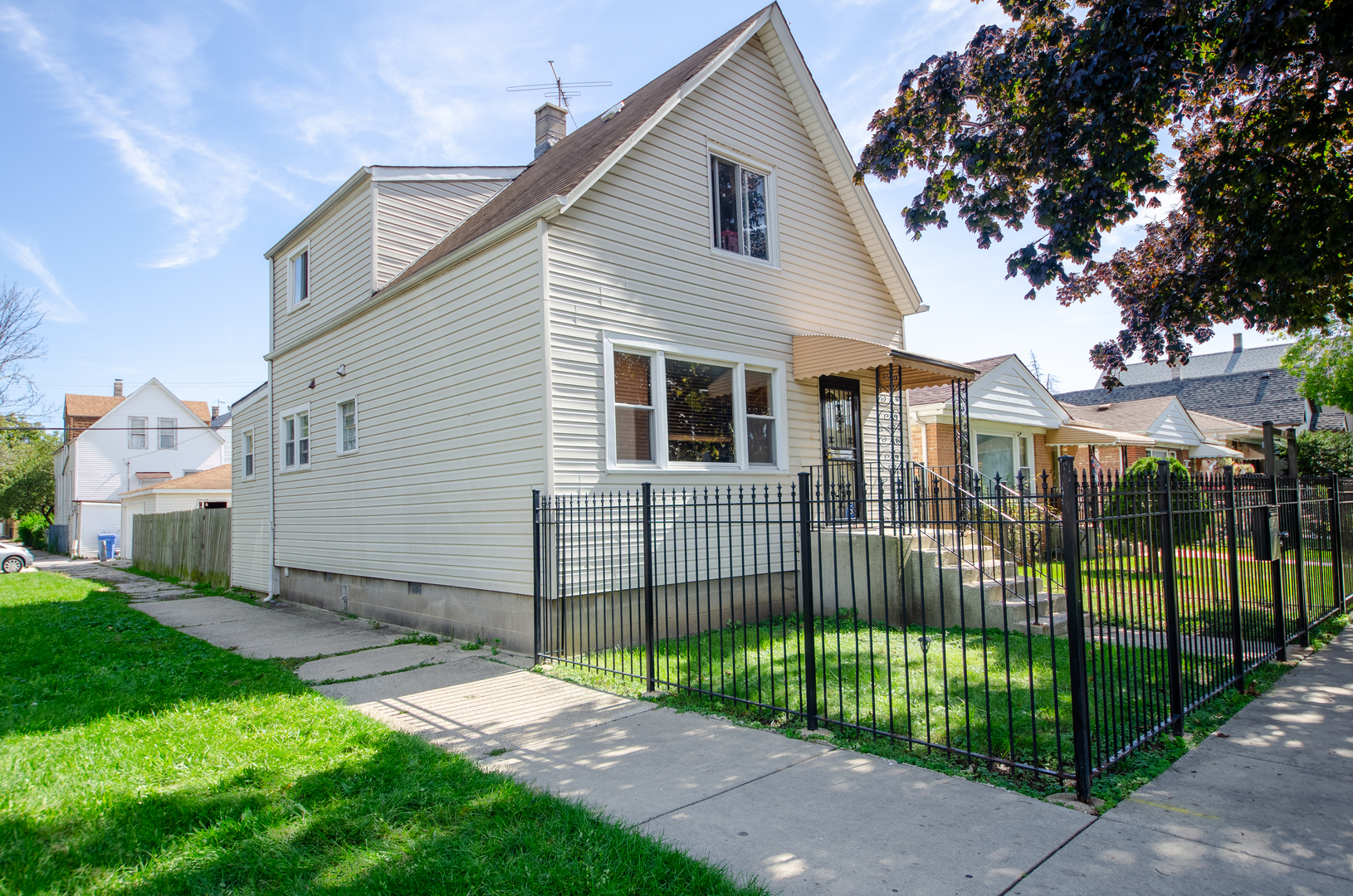 2263 N Marmora Avenue Property Photo 1