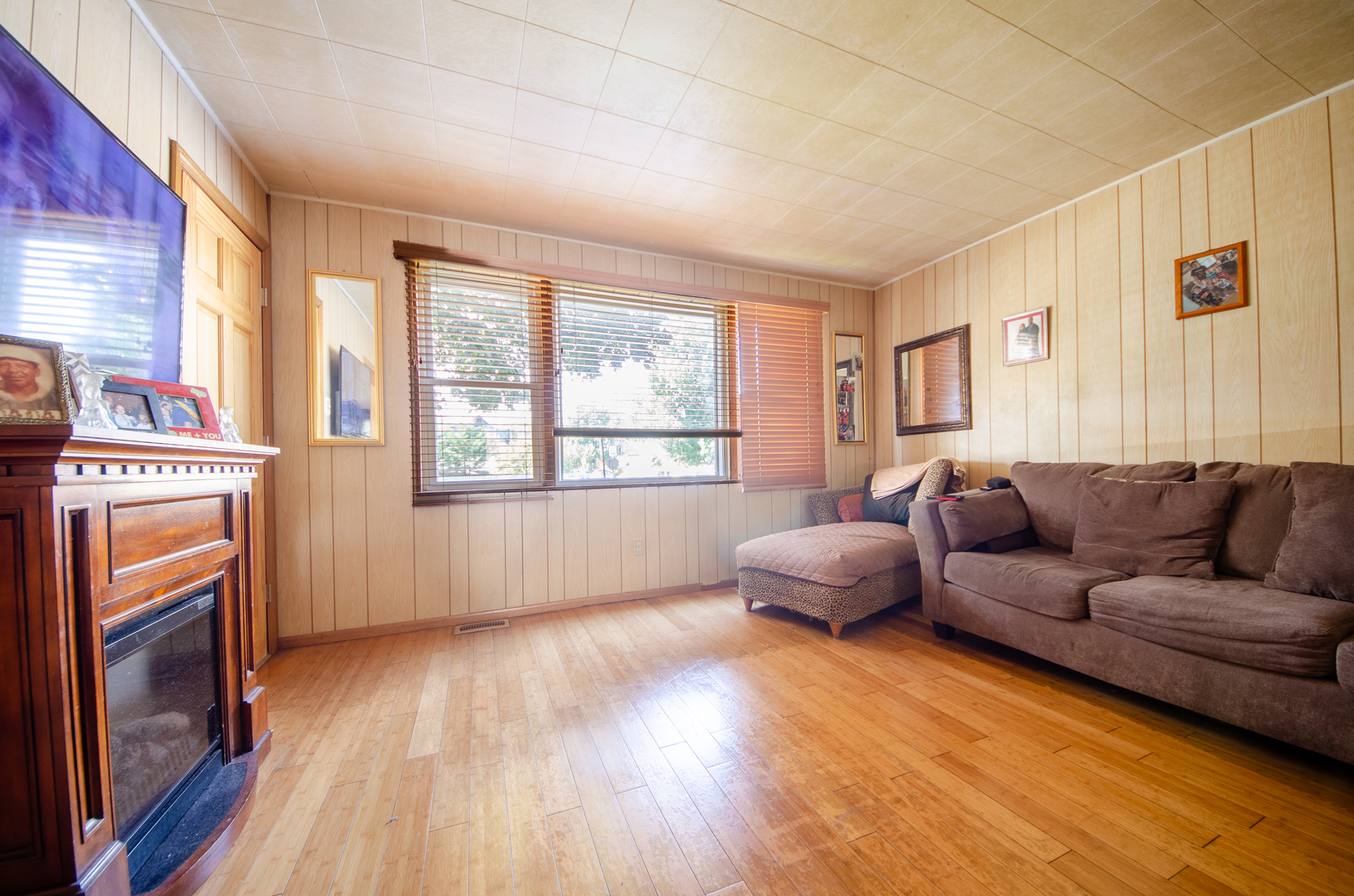 2263 N Marmora Avenue Property Photo 3