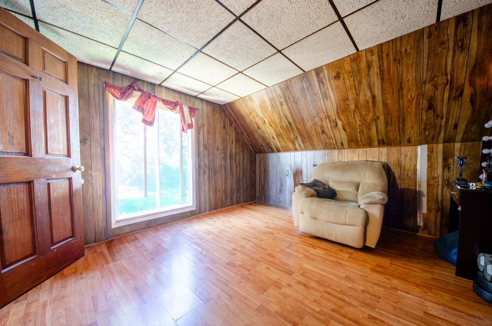 2263 N Marmora Avenue Property Photo 9
