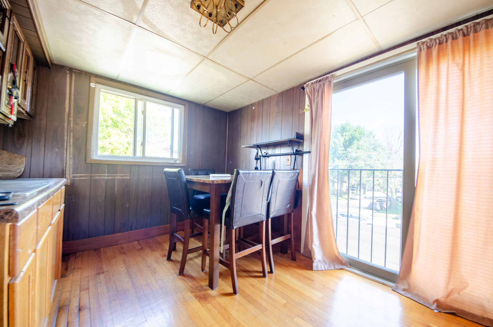 2263 N Marmora Avenue Property Photo 10