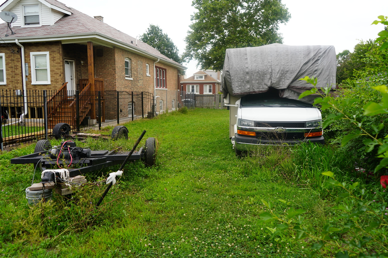 5754 S Maplewood Avenue Property Photo 3