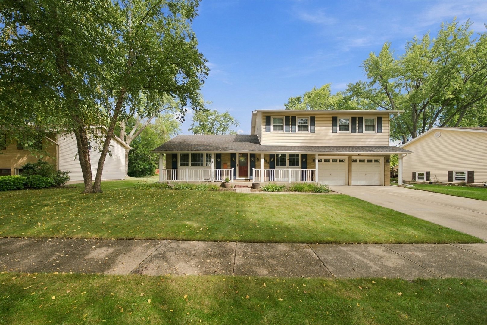 894 E Schirra Drive Property Photo 1