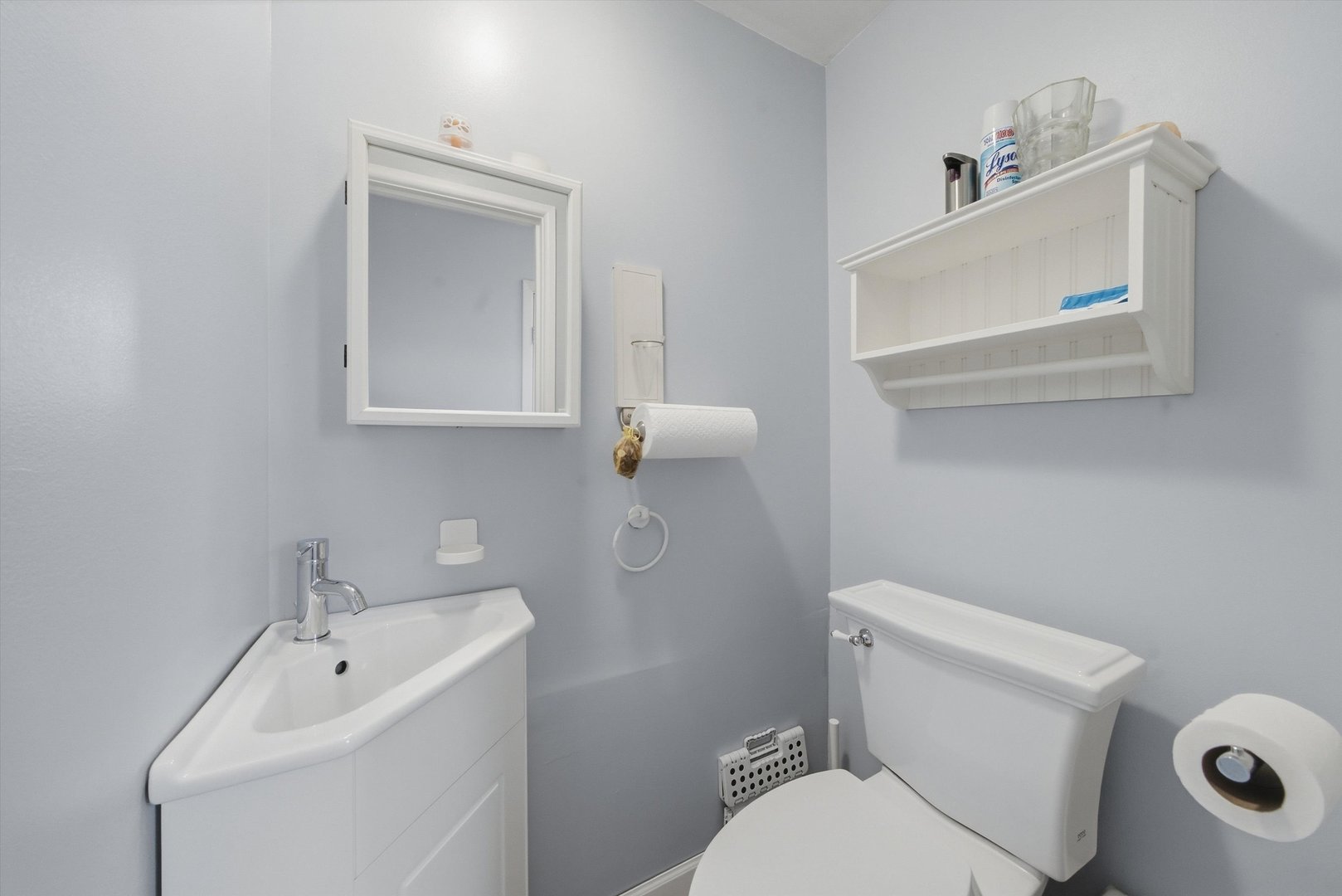 894 E Schirra Drive Property Photo 8