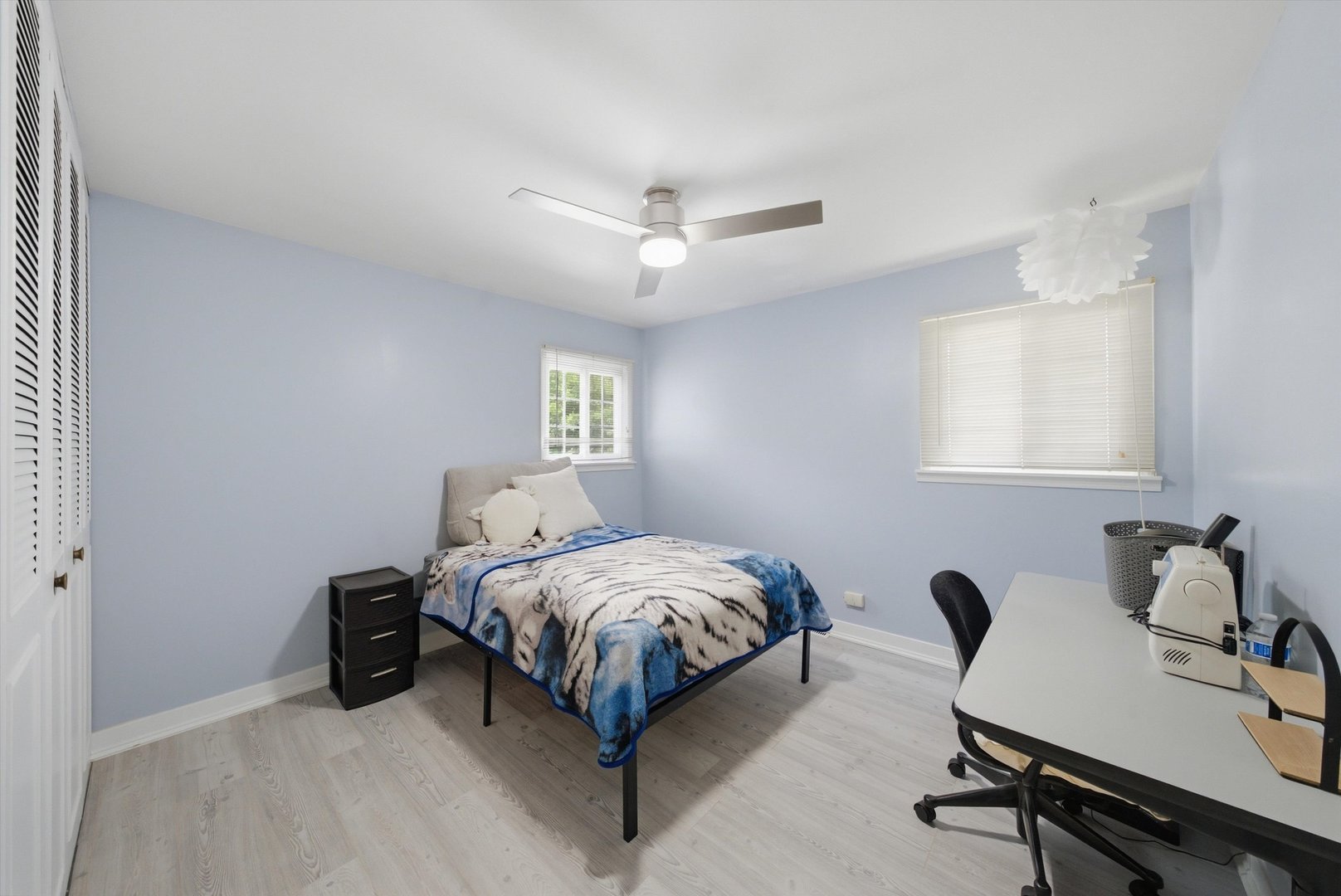 894 E Schirra Drive Property Photo 13