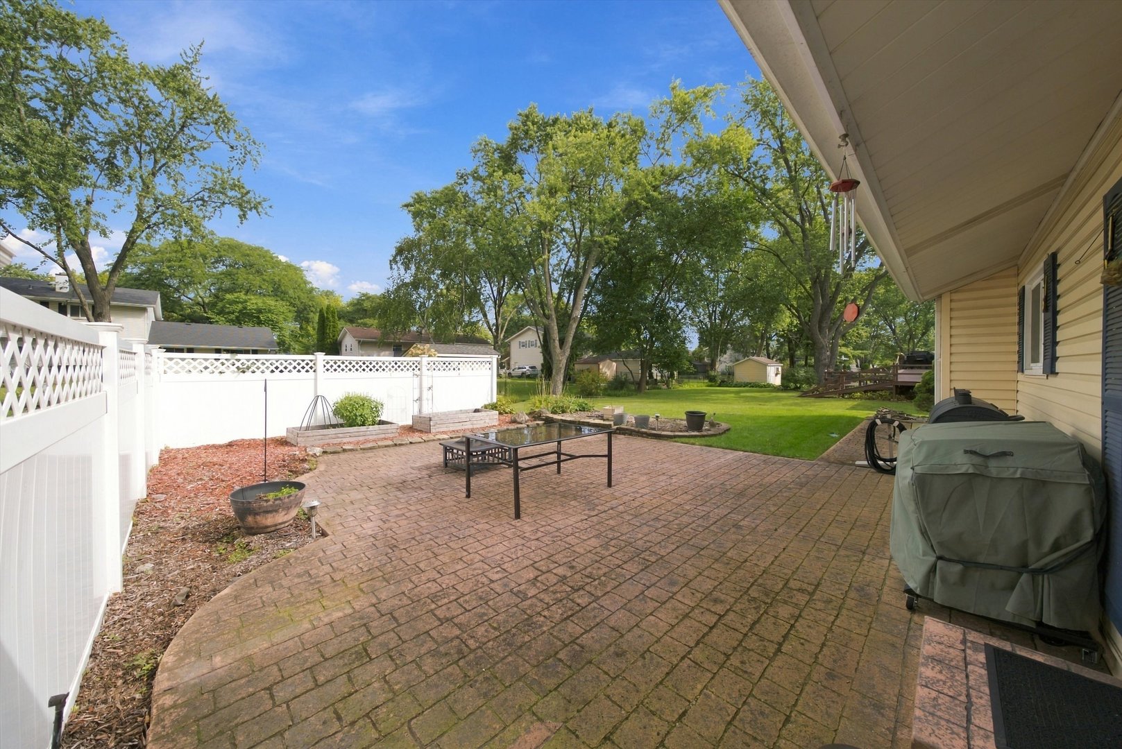894 E Schirra Drive Property Photo 17