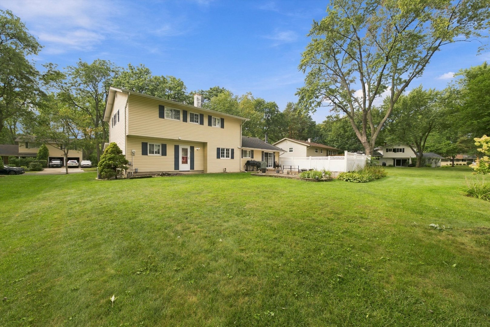 894 E Schirra Drive Property Photo 18