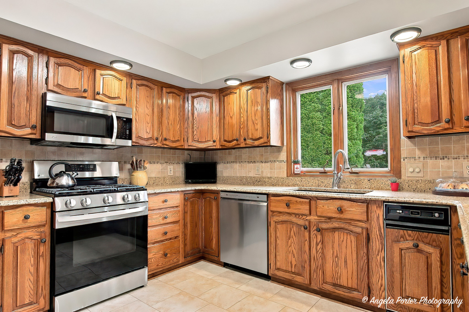 2312 N Long Lane Property Photo 10