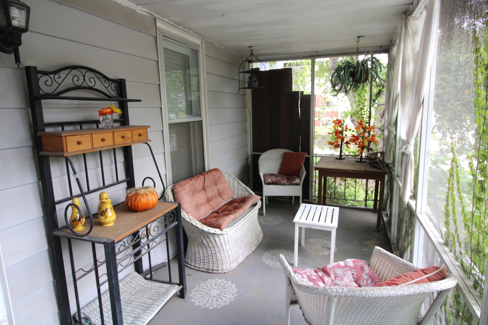 512 E High Street Property Photo 2