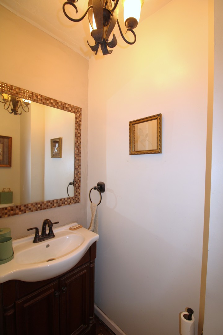 512 E High Street Property Photo 11