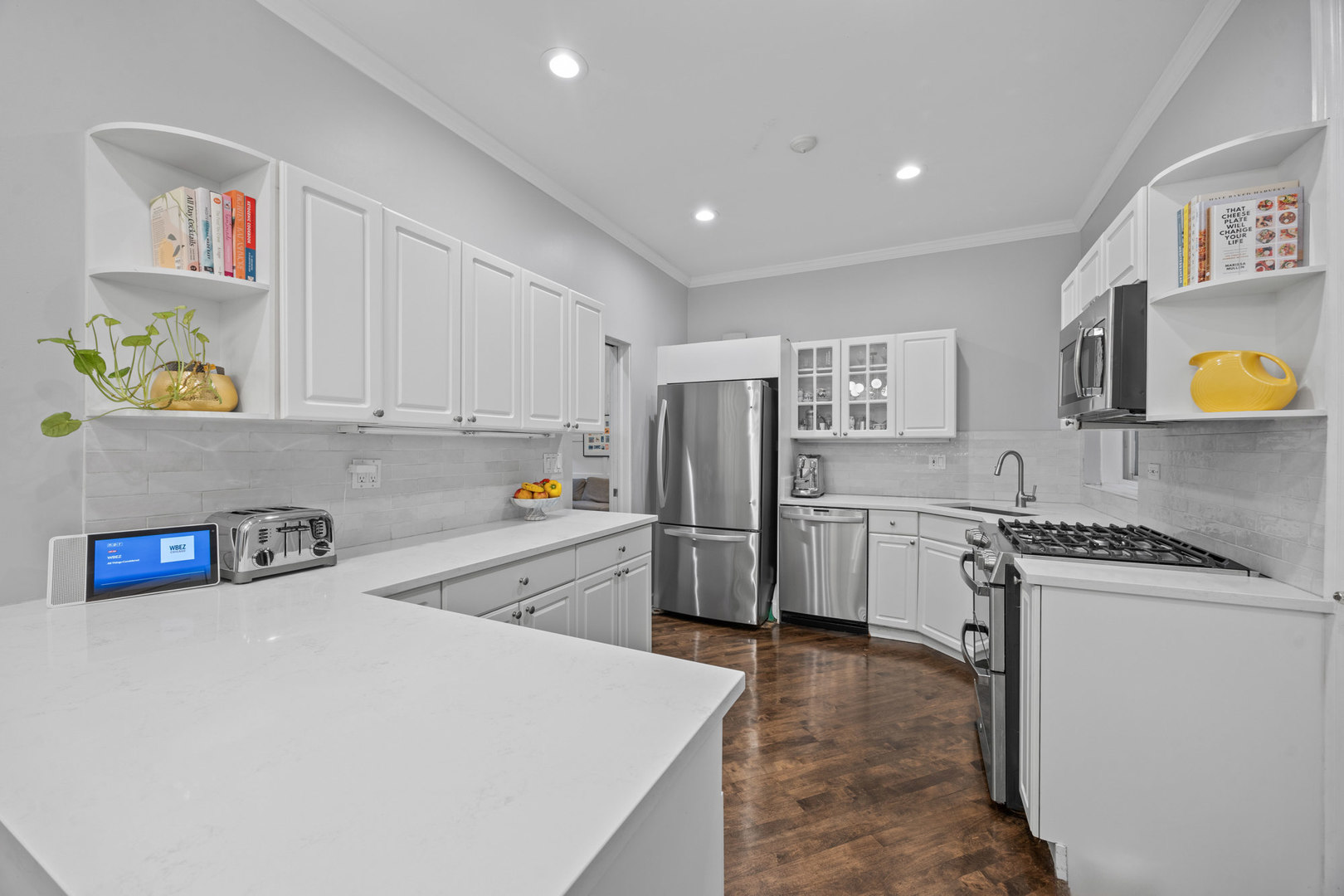 425 W Briar Place 1e Property Photo 9