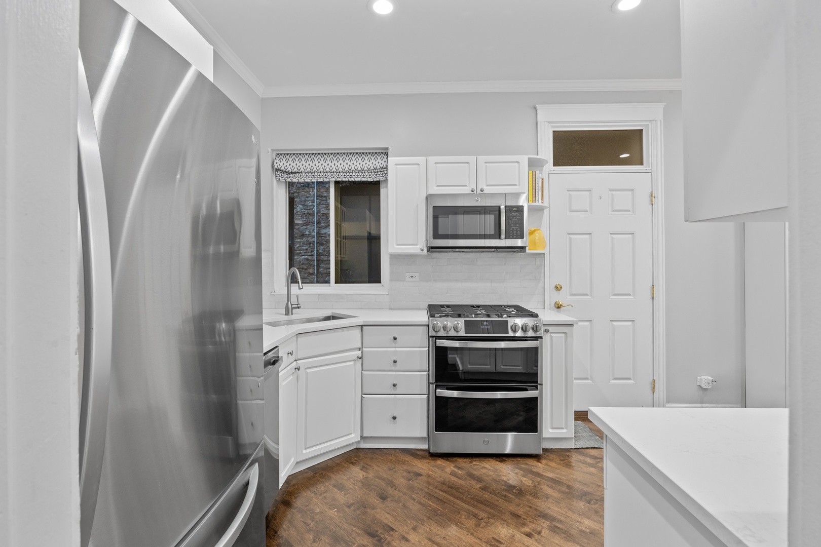 425 W Briar Place 1e Property Photo 10